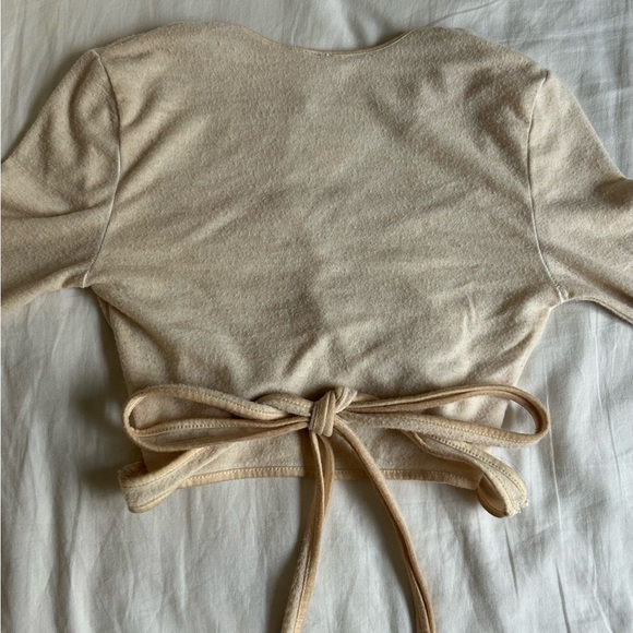 Urban Outfitters out from under cropped long sleeve - Picture 2 of 3